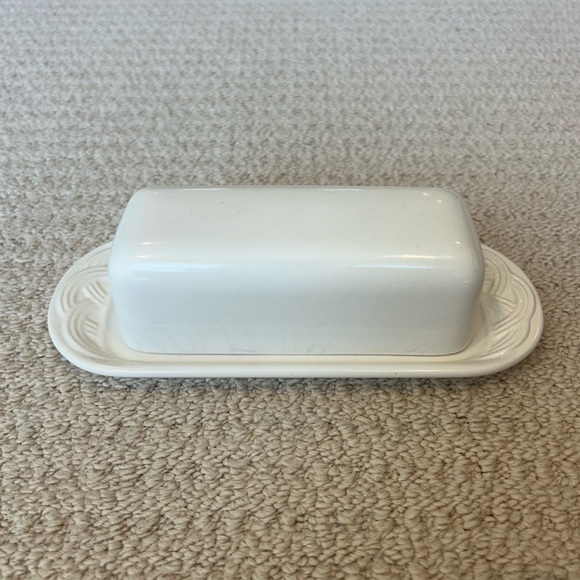Pfaltzgraff Acadia White 1/4 lb Covered Butter Dish - Picture 1 of 16